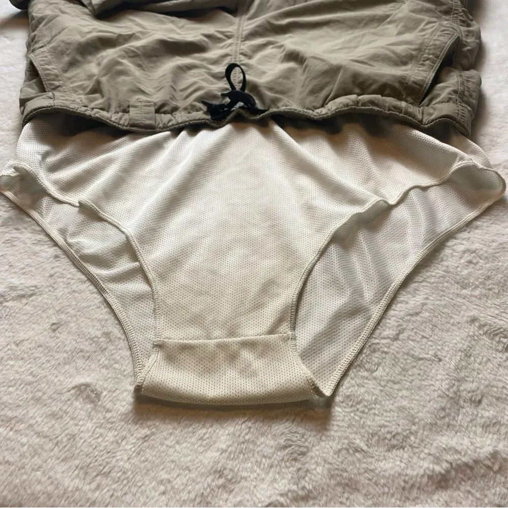 The North Face Light Khaki Shorts W/Mesh Liner